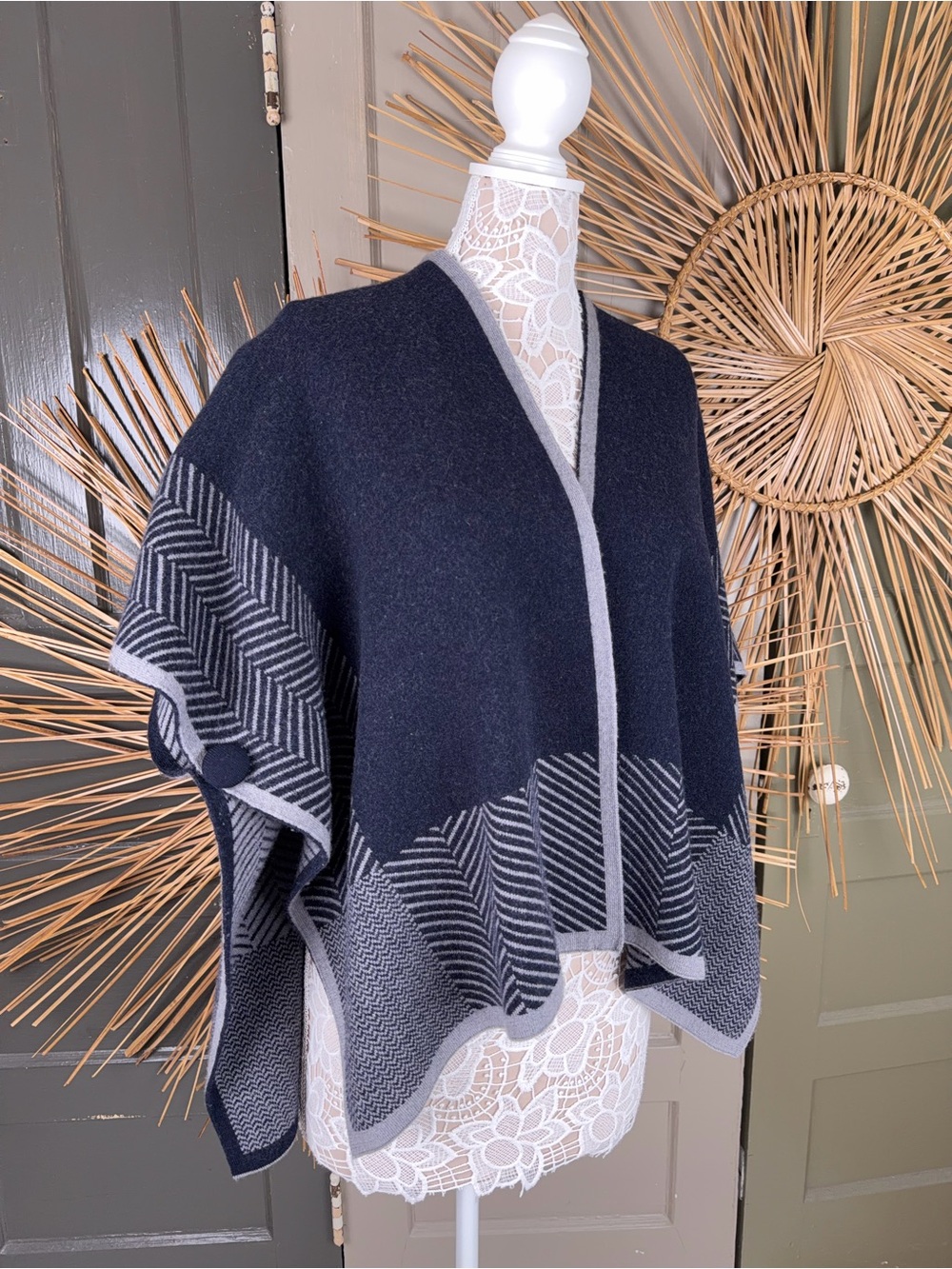 Adrienne Vittadini Open Front Wool Poncho Cape Sweater Navy Blue Grey M Blanket
